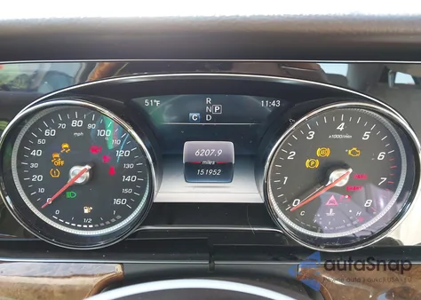 2017 Mercedes-Benz E 300 z USA, uszkodzony, nr VIN WDDZF4JB4HA289019